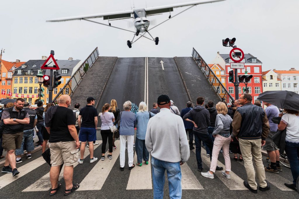 Landing on Nyhavn's bridge ✈️